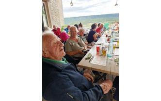 Convivialité et moments de partage avec notre doyen accompagnateur, Georges la science et Marie Thérèse.